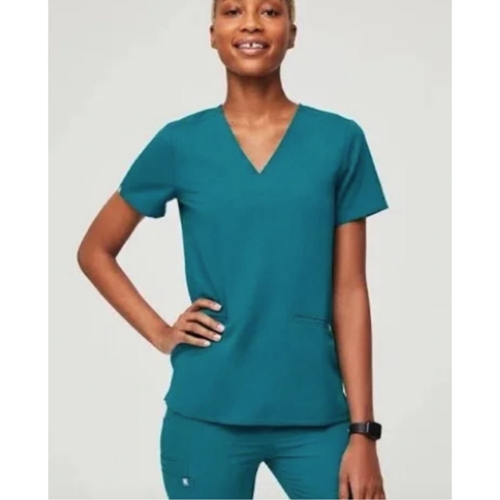 Figs Casma three pocket scrubs pacific blue XL